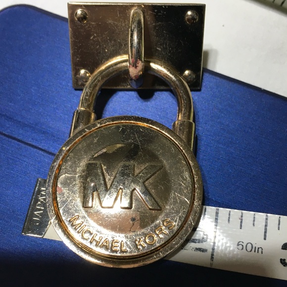 Michael Kors Lock Faux/Mock Lock Charm Hang Tag Gold Tone Keychain Key Fob Charm - Picture 5 of 6